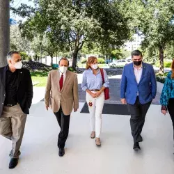 Tatiana Clouthier visitó el Tec de Monterrey y conoció los proyectos de la institución.