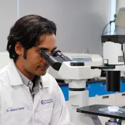 El  profesor Dr. Ashutosh Sharma del Tec Campus Querétaro, trabaja en conjunto con Materra Forestal en el desarrollo y construcción del primer laboratorio sobre ruedas del país.