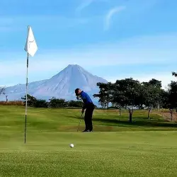 Estudiante de PrepaTec Colima gana segundo lugar en gira de golf GADO