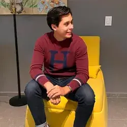 José Manuel Reyes, EXATEC, creó emprendimiento que ayuda al medio ambiente; su emprendimiento reutiliza ropa.