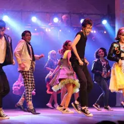 PrepaTec Santa Anita presentó el espectáculo musical Grease en el teatro Galerías.