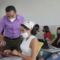 Profesor PrepaTec Cuernavaca gana premio por obra inédita en Concurso estatal de poesía