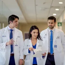 Cynthia Villarreal Garza, directora de Oncología del Centro de Cáncer de Mama de TecSalud, recibió el premio International Women Who Conquer Cancer Mentorship Award.