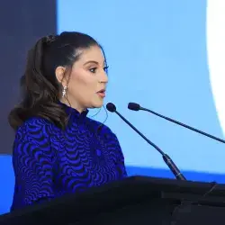 Directora de Corona en México da discurso a futuros egresados Tec