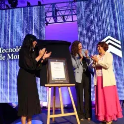 Empresaria Gemma Garciarce recibió el premio Mérito EXATEC 2022 del Tec Guadalajara..