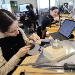 Estudiantes de diseño del Tec Guadalajara participan en exposición de joyería en Milán, Italia.