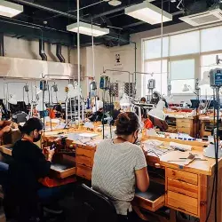 ¡Diseño en bronce! Estudiantes de Tec GDL aprenden a crear joyería 