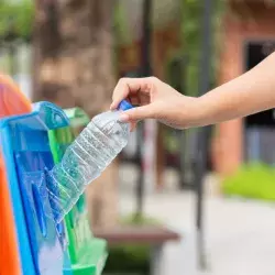 Botella de PET reciclado para línea de ropa.