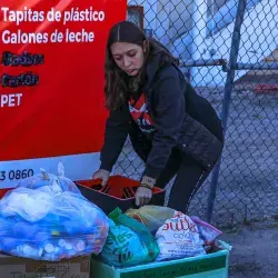 donaciones de tapas y botellas de plástico