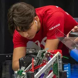 ¡Por quinto año! Clasifica equipo del Tec a mundial de robótica VEX