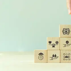 Ilustración conceptual de cubos con iconos que se relacionan al capitalismo consciente:
