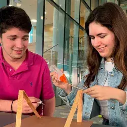 Estudiantes crean cúpulas con fórmulas matemáticas