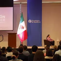 Marisa Lazo consejos para emprendedoras, en charla en el Tec Guadalajara, como presentación de su libro La ambición también es dulce.