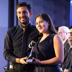 Arely Anguiano y Jairo Ramírez alumnos ganadores del Premio Rómulo Garza 2022