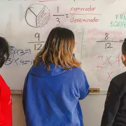 Llevan la emoción de la robótica con clases para niños de primaria 