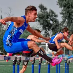 Foto del equipo de atletismo de los Borregos de Chihuahua en acción durante la competencia nacional