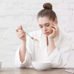 ¡Cuida lo que comes! Estos alimentos pueden afectar tu salud mental