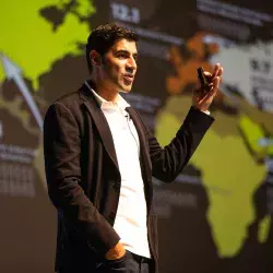 El estratega global y especialista en globalización, Parag Khanna se presentó en el Tec de Monterrey.