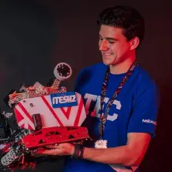 ¡Triple premio! Mexicanos llegan a semifinales en mundial VEX Robotics