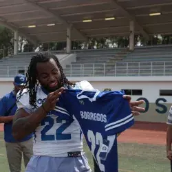 Jugador de NFL, de Pittsburgh Steelers, visita el Tec Guadalajara.