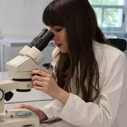 Su dedicación a la investigación la lleva a estudiar en Oxford