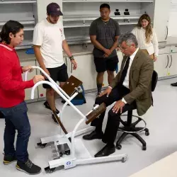 Alumnos del Tec campus Puebla donan transportador para adultos mayores