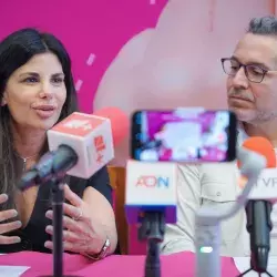 adriana rojo exatec recibe premio a merito filantropico