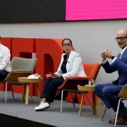 Con presencia de alcaldes, aborda TEDx estrategias ambientales en NL