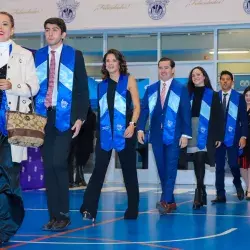 Alumnos ingresando a la ceremonia de graduación diciembre 2023 en el campus SLP