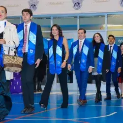 Alumnos ingresando a la ceremonia de graduación diciembre 2023 en el campus SLP