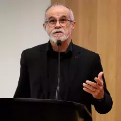 El urbanista Carlos Moreno durante su conferencia en Rectoría, del campus Monterrey.