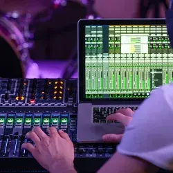 El objetivo de la ponencia es impulsar el uso de la inteligencia artificial en la producción musical 