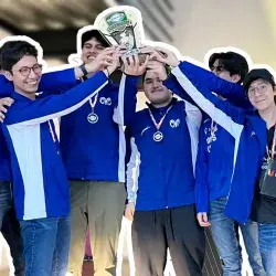 Equipo de campus Monterrey de esports levanta la copa nacional de CONADEIP 2024 en la categoría League of Legends.