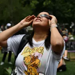 ¡Show astronómico! Vive campus Monterrey eclipse solar total (fotos)