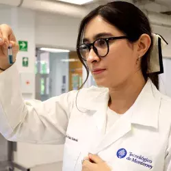 Paula García en el laboratorio.