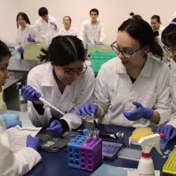 Estudiantes de PrepaTec en prácticas de Salud.