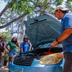 Estudiantes del Tec transforman un automóvil de combustión a eléctrico