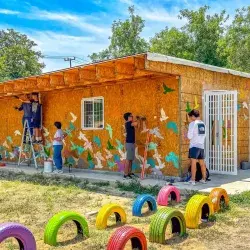 Arquitectos de sueños: construyen aula para niños en Campana-Altamira