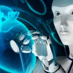 Una estudiante de la Escuela de Medicina del Tec de Monterrey comparte para CONECTA cómo ella, compañeros de estudio y docentes, han incorporado la inteligencia artificial (IA) como herramienta de formación.   Desde pacientes virtuales hasta sistemas de estudio personalizados, Lianny Hernández, señaló cómo estas tecnologías emergentes se han convertido en aliadas como parte de su preparación profesional.  “Comencé usando la IA porque es la (herramienta) más común de todas y empecé con ChatGPT porque todos y