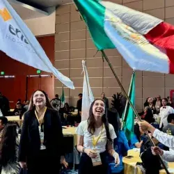 Integrantes del equipo AureoBos del Tec de Monterrey campus Chihuahua celebran su participación y segundo lugar en Enactus 2025