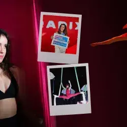 Collage de fotos: a la izquierda una joven entre telas, a la derecha la misma joven colgada de cabeza de una tela y al medio dos fotos de la chica recibiendo reconocimientos. 