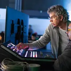 El productor Darío Peñaloza y ganador de dos Latin Grammys comparte tendencias de la industria musical antes estudiantes del Tec campus Querétaro. 