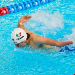 Luis Estrada, alumno de PrepaTec Querétaro en prueba de natación durante los Juegos Parapanamericanos Chile 2025