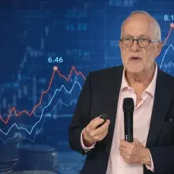 Jonathan Heath dando conferencia en el Tec campus Saltillo