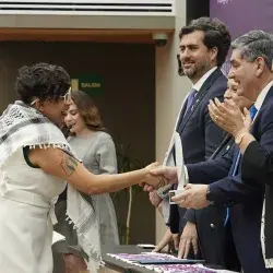 Impulsa igualdad con perspectiva de género y recibe Premio Mujer Tec