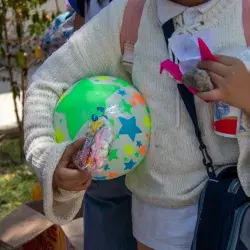 Entregan juguetes en escuela de Zapopan.
