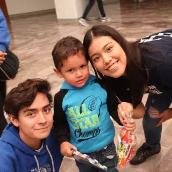 Niños disfrutando de posada en el Tec.