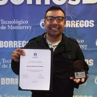 Reconocen formación integral de alumnos laguneros con Premios DAE