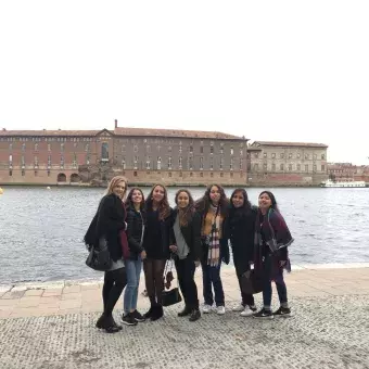 alumnos estudiando en el extranjero