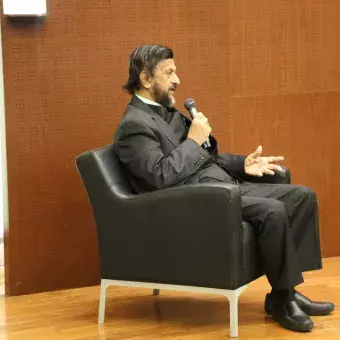 El Doctor Rajendra Pachauri, Premio Nobel de la Paz en 2007.